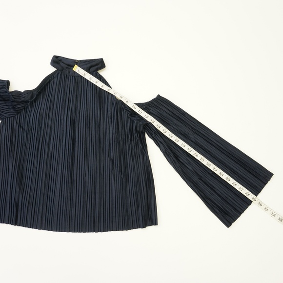 J.O.A. Velvet Pleated Cold Shoulder Top Navy M - Picture 8 of 8